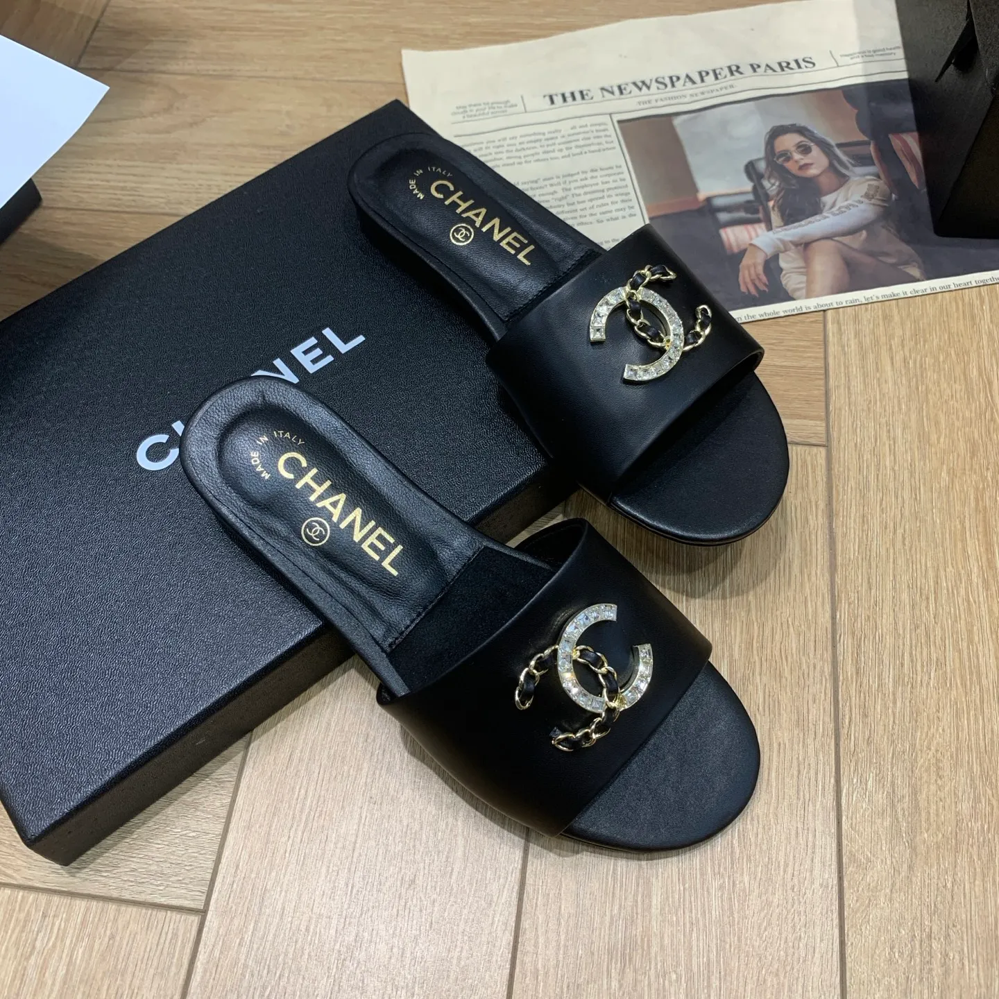👟👟Ex-factory price 480👟👟 🍀CHANEL2025 Xiaoxiang spring and summer new popular double C diamond buckle flat slippers Material: original calfskin Lining: original inner sheepskin Foot pads: sheepskin Outsole: genuine leather outsole Size: 35-41 (40/41 fixed) 👉